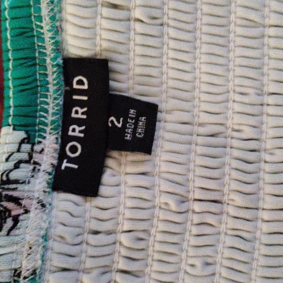 Plus size top - Picture 3 of 3